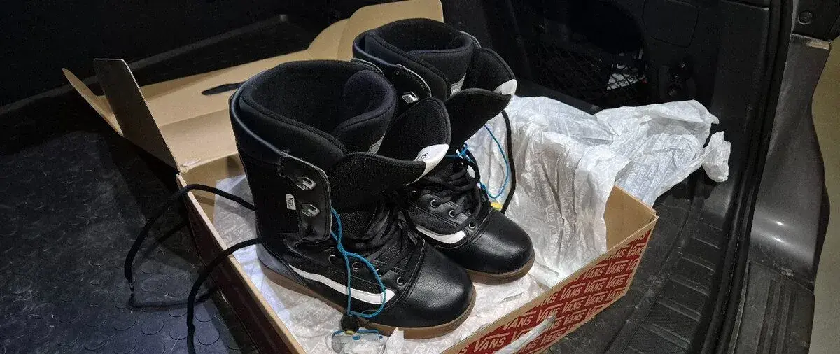 Snowboardové boty VANS – vel. 42,5 (psáno 43) – stav