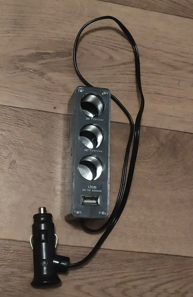 Rozbočovač autozapalovače 1 CL -> 3 CL + 1 USB