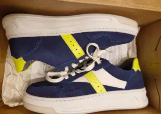 Nové kožené tenisky Bullboxer 35