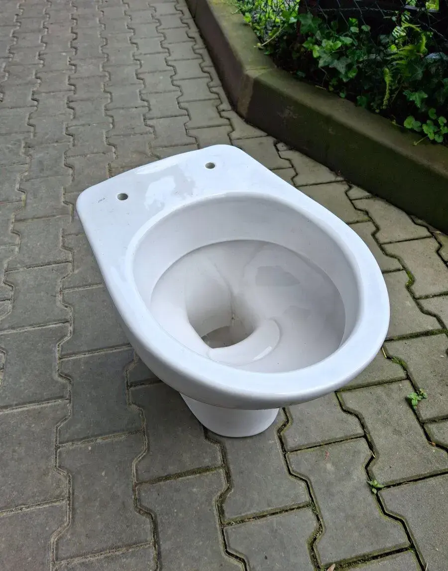 Záchod s umyvadlem