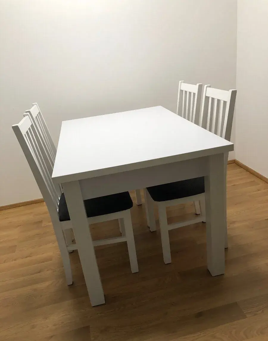 Jídelní stůl + židle