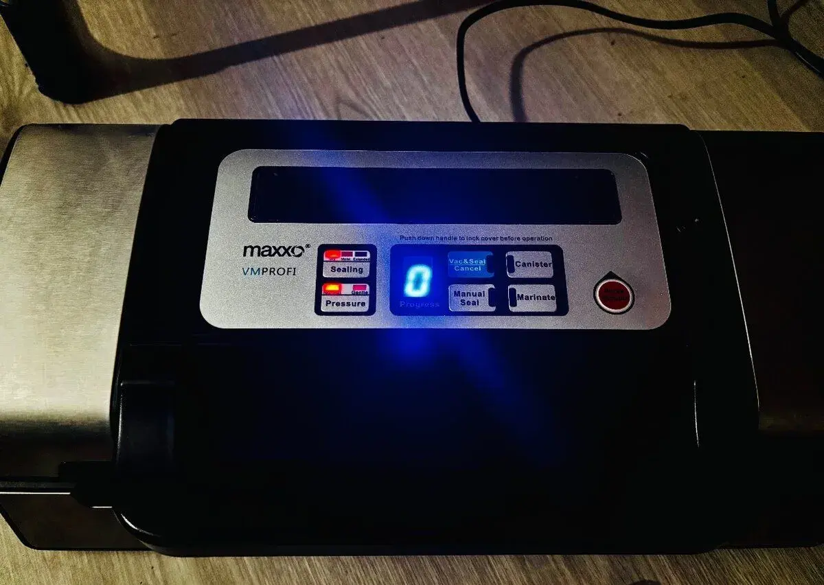 Vakuovačka Maxxo VM PROFI jako nová, kompletní balení + sáčk