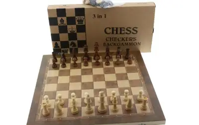 Dřevěný šachový set 3v1 – šachy, dáma, vrhcáby 44x44 cm