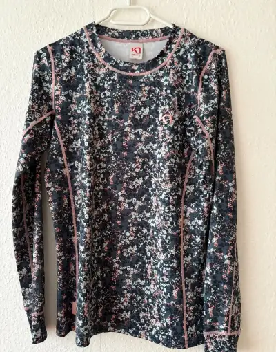 11) tričko s dlouhým rukávem zn. Kari Traa