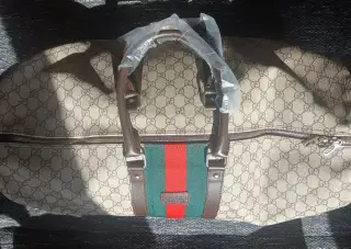 Větší cestovní omyvatelná taška Gucci šedobéžová