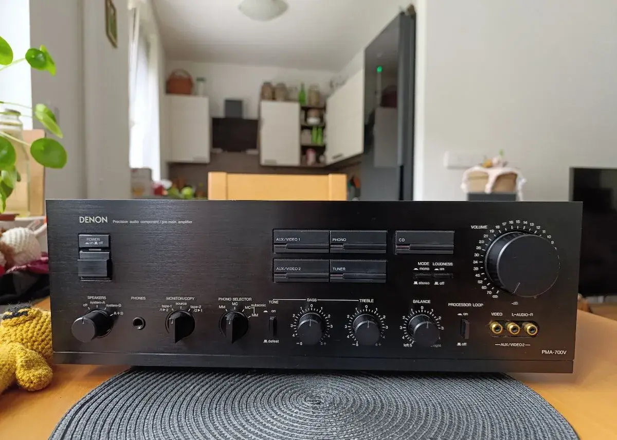 zesilovač Denon PMA-700V