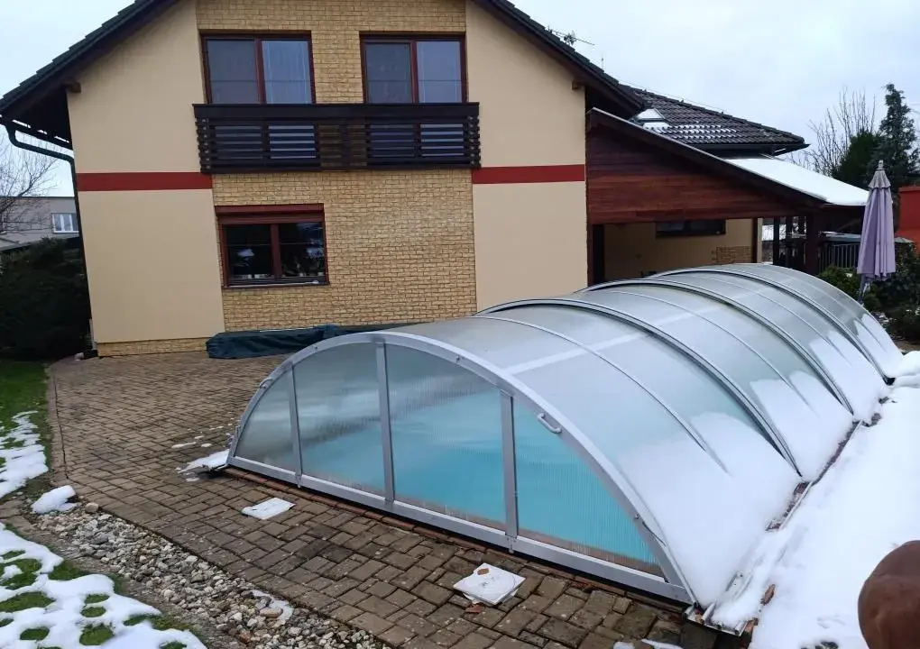 ZACHOVALÝ KRYT NA BAZÉN, MOŽNO I NA SKLENÍK