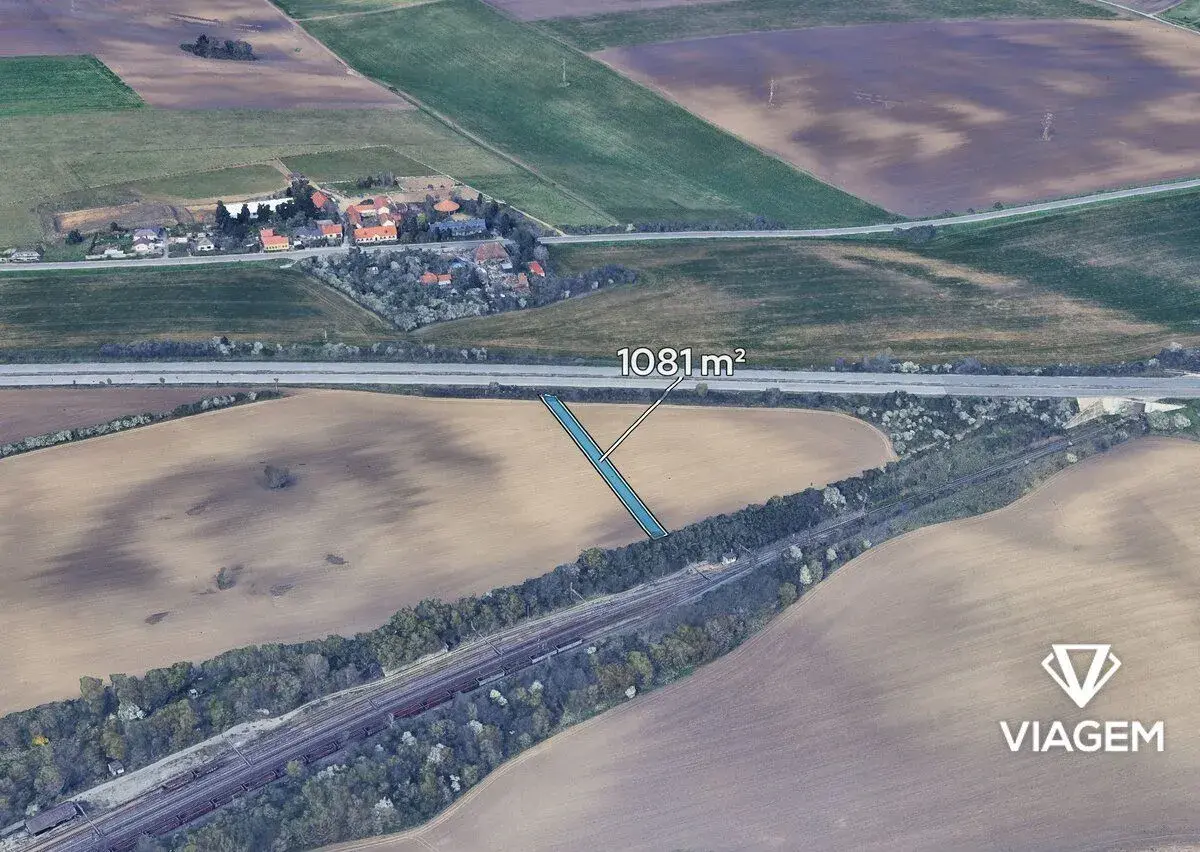 Pole 1 081 m², Podíl 33 % o výměře 360 m²