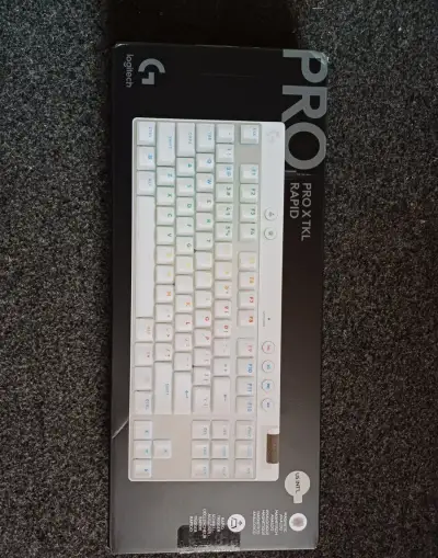 Logitech G PRO X TKL RAPID – BÍLÁ, NOVÁ, NEROZBALENÁ