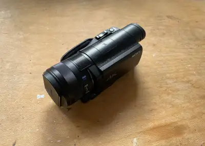 Kamera SONY FDR AX100 4K + příslušenství