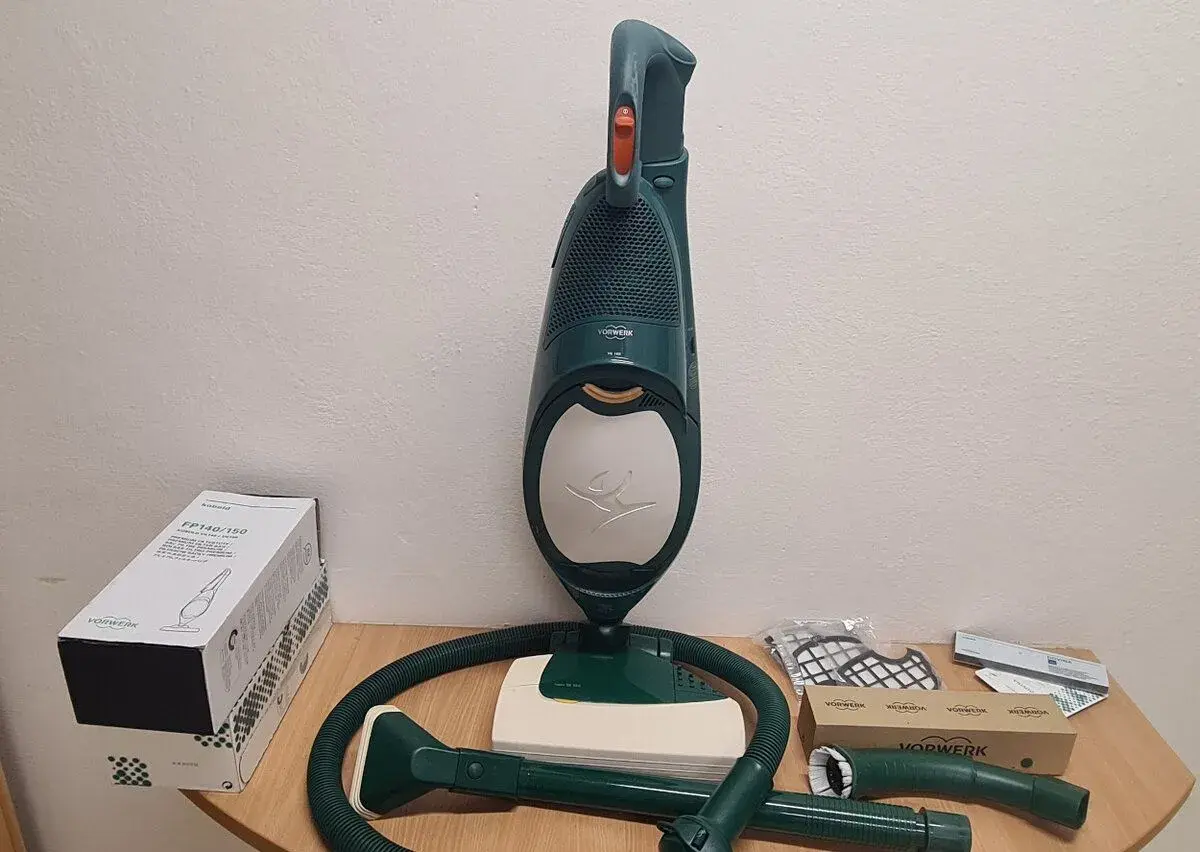 Špičkový Vorwerk Kobold VK 140 + el. kartáč EB 350