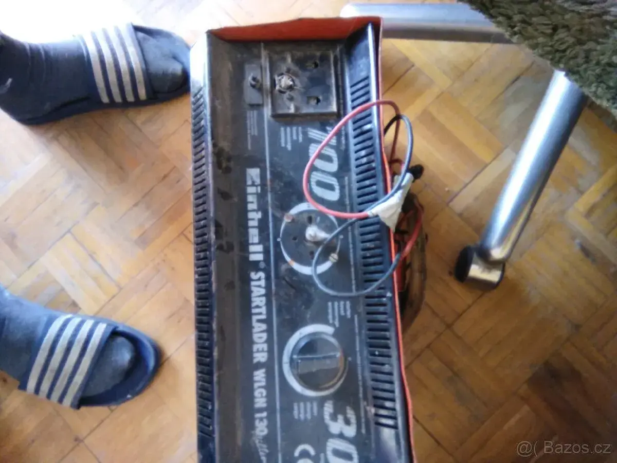 Nabíječku 12-24V funkční