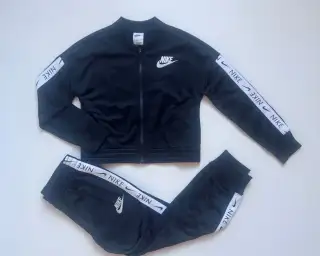 Sportovní souprava Nike 140 cm 10 let
