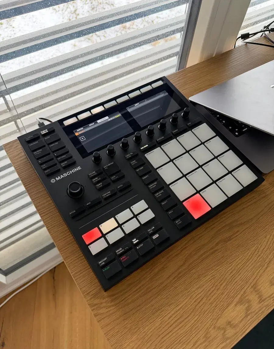 Maschine MK3 Groovebox - zánovní