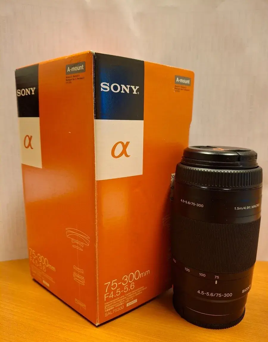 Objektiv Sony 75-300mm f/4.5-5.6 (SAL75300) – s orig. krabic
