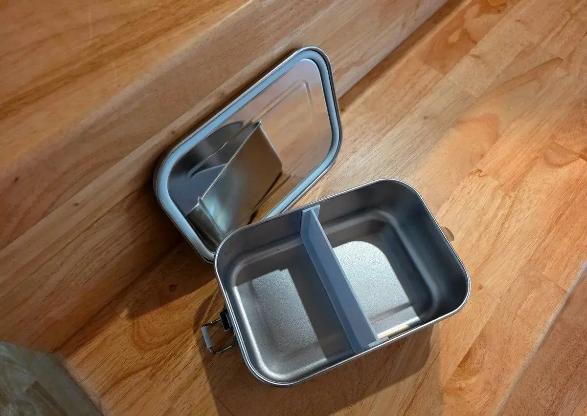 Plechový svačinový box zn. TCHIBO
