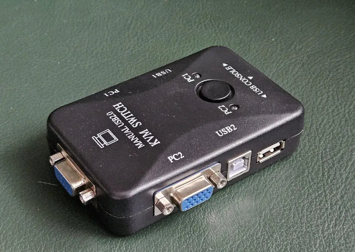 KVM USB Switch - přepínač pro 2 PC