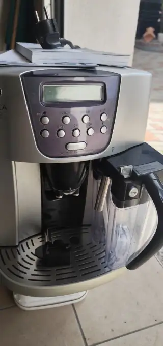 Automatický kávovar DeLonghi
