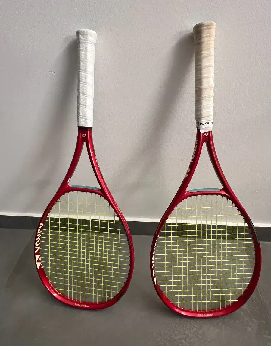 2 ks Yonex VCORE 98, modelový rok 2026