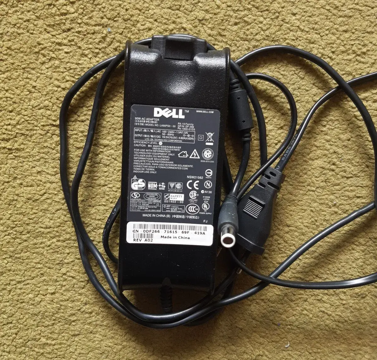 Nabíječku pro notebook Dell, model LA90PS0-00