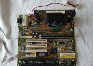 RETRO základní deska, slot 1-INTEL CELERON 400MHz.