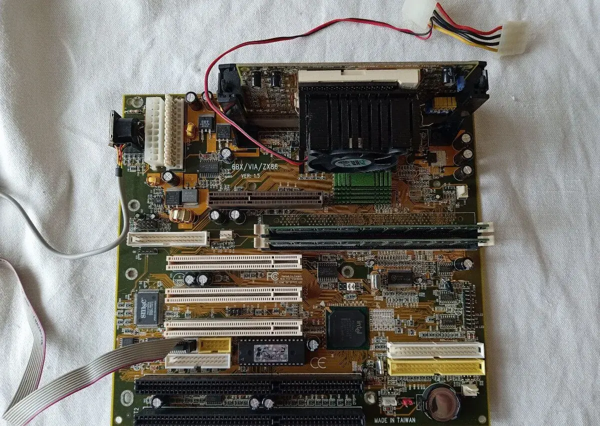 RETRO základní deska, slot 1-INTEL CELERON 400MHz.