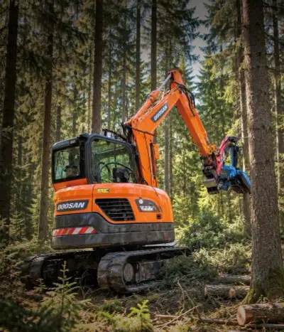 Bagr – harvestor – probírkový harvestor DEVELON DX62 + KETO