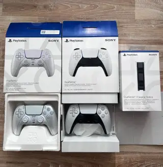 Ovladače Sony Dualsense a nabíječka pro PS5 i PC