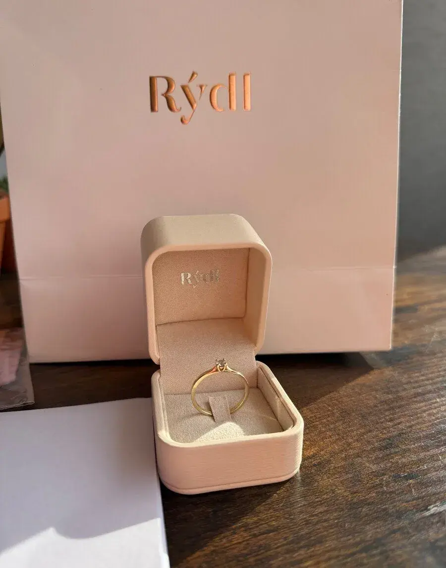 Zásnubní prsten Rýdl – žluté zlato 14 kt s diamantem 0,23 ct