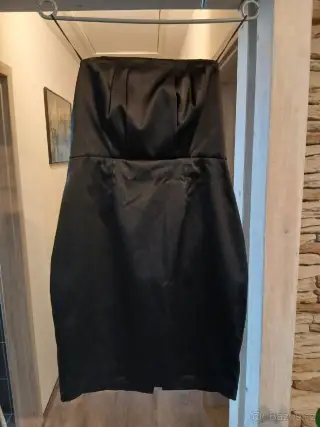 Dámské mini šaty.