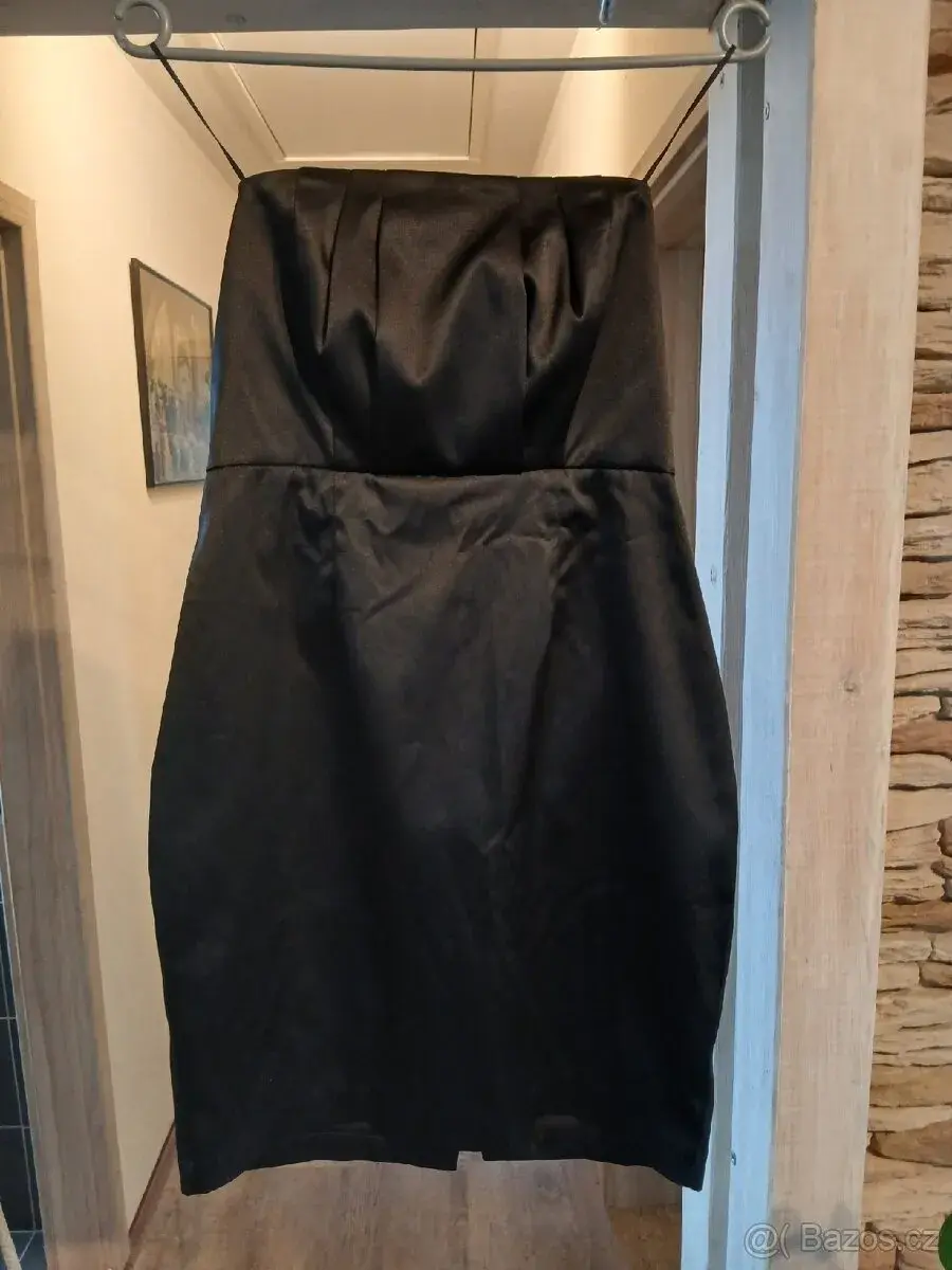 Dámské mini šaty.