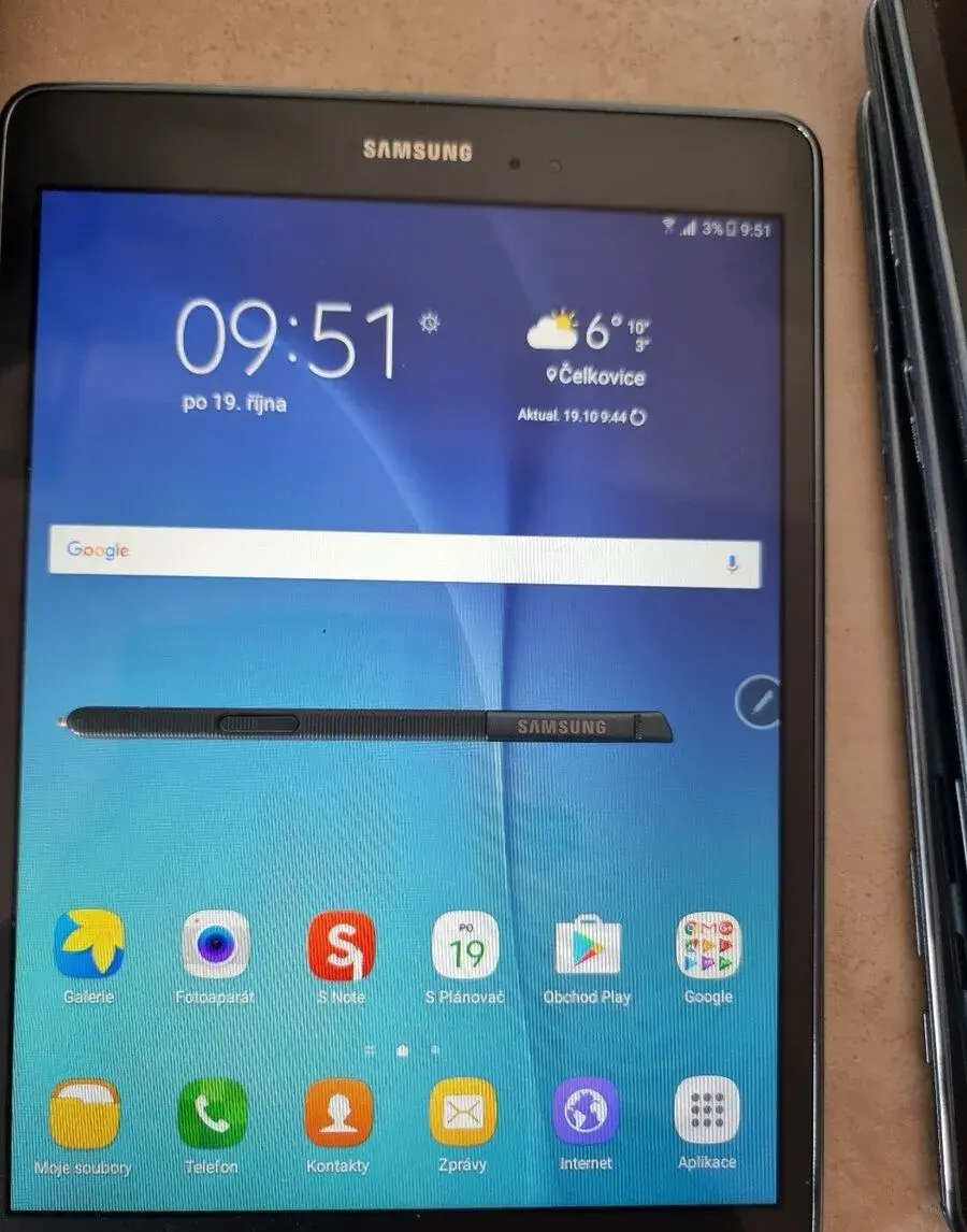 Samsung Galaxy Tab A (SM-P555) v top stavu + pouzdro