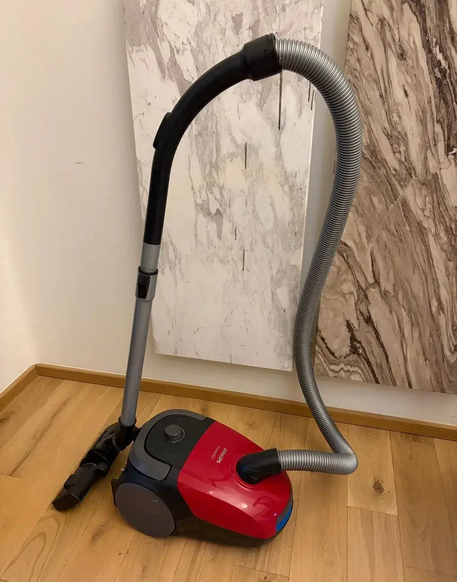Philips FC8243/09 PowerGo - HEPA, silný a skladý vysavač
