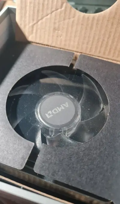 Procesor AMD Ryzen 9 3900X (12 jader, 24 vláken, až 4,6 GHz)