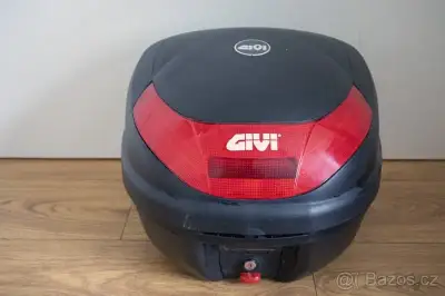 Kufr GIVI černý s červenými odrazkami