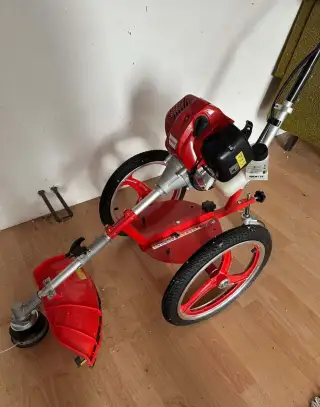 Křovinořez na kolečkach Hecht 155