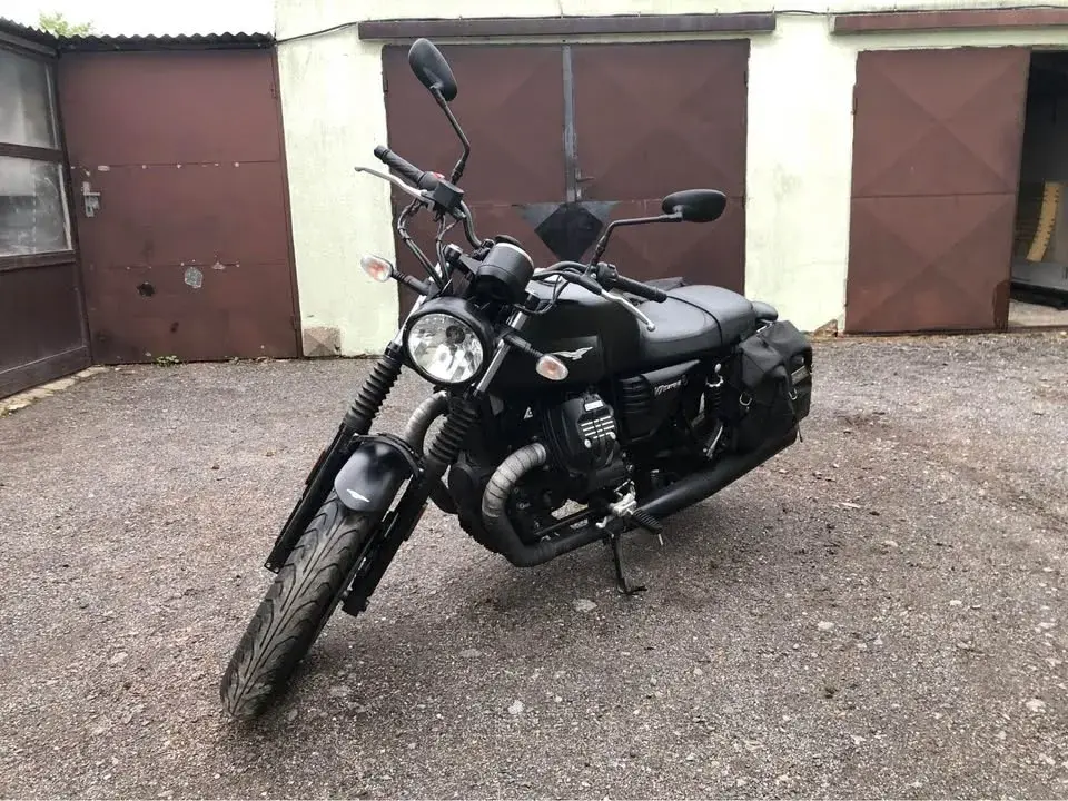 Moto Guzzi V7 Stone 2018