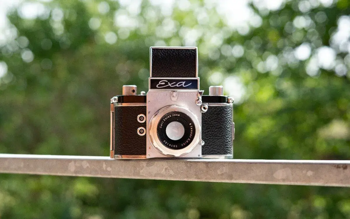 Exa (Ihagee) + objektiv Carl Zeiss Jena Tessar 2.8/50