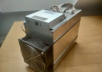 Bitmain X3 výpočetní stroj – funkční, bez zdroje