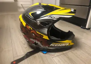 Kenny helma na motorku žlutá