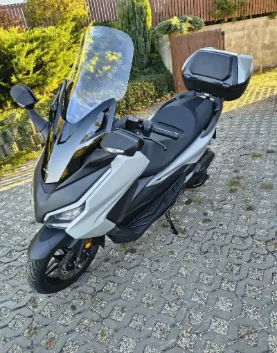 Skútr Honda Forza 125