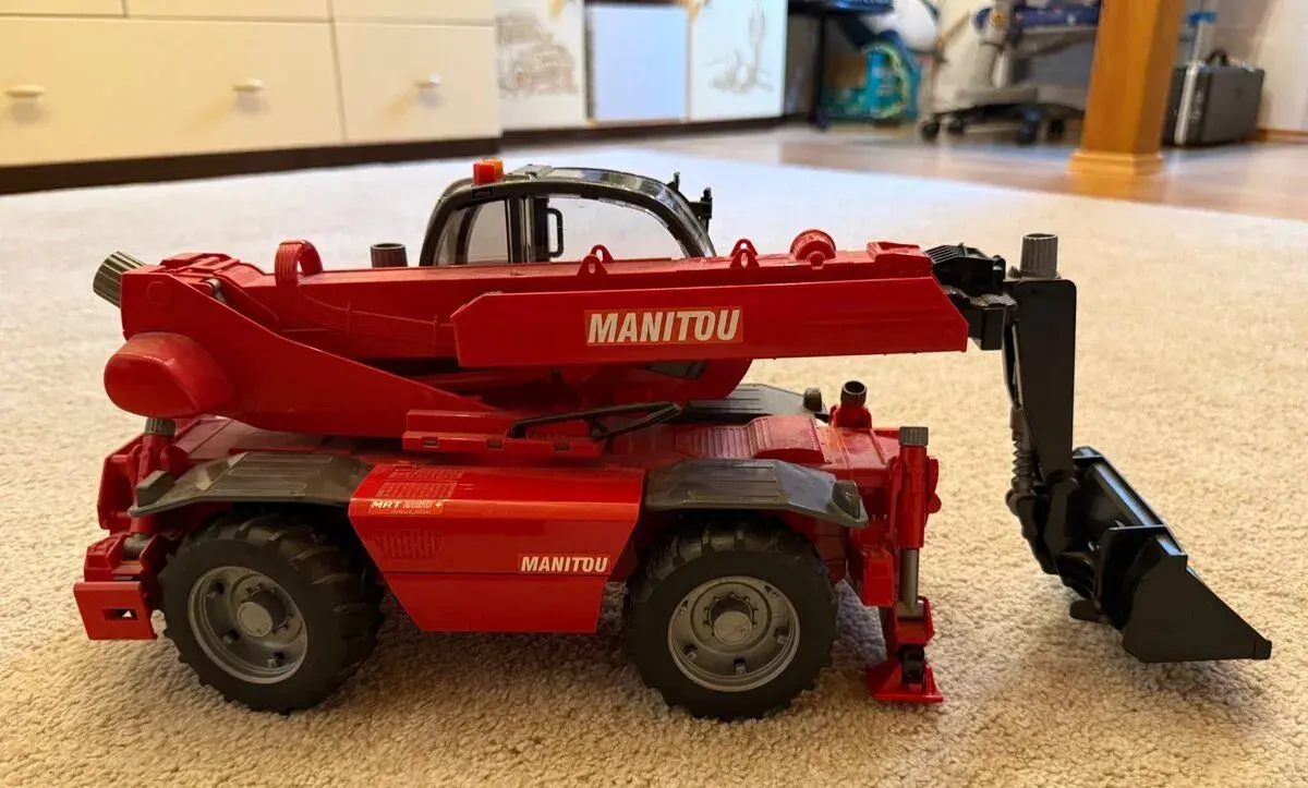 Teleskopický manipulátor Bruder Manitou