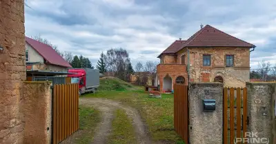 Prodej historického statku s velkým pozemkem 4339 m2, Bratko