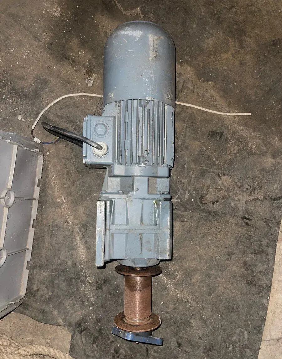 Motor s převodovkou 230/400V a elektrickou brzdou, naviják