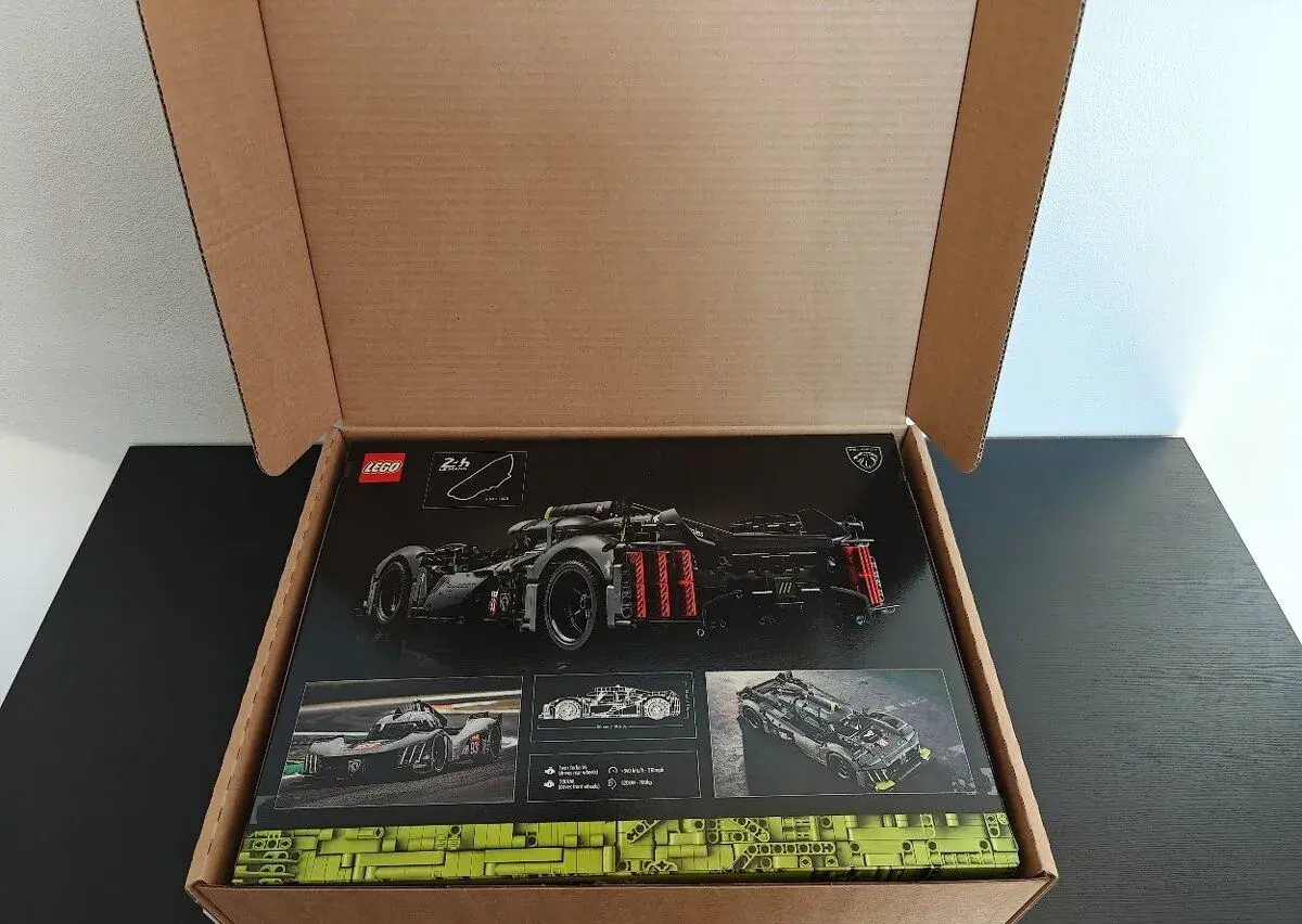 Lego 42156 PEUGEOT 9X8 24H Le Mans Hybrid Hypercar