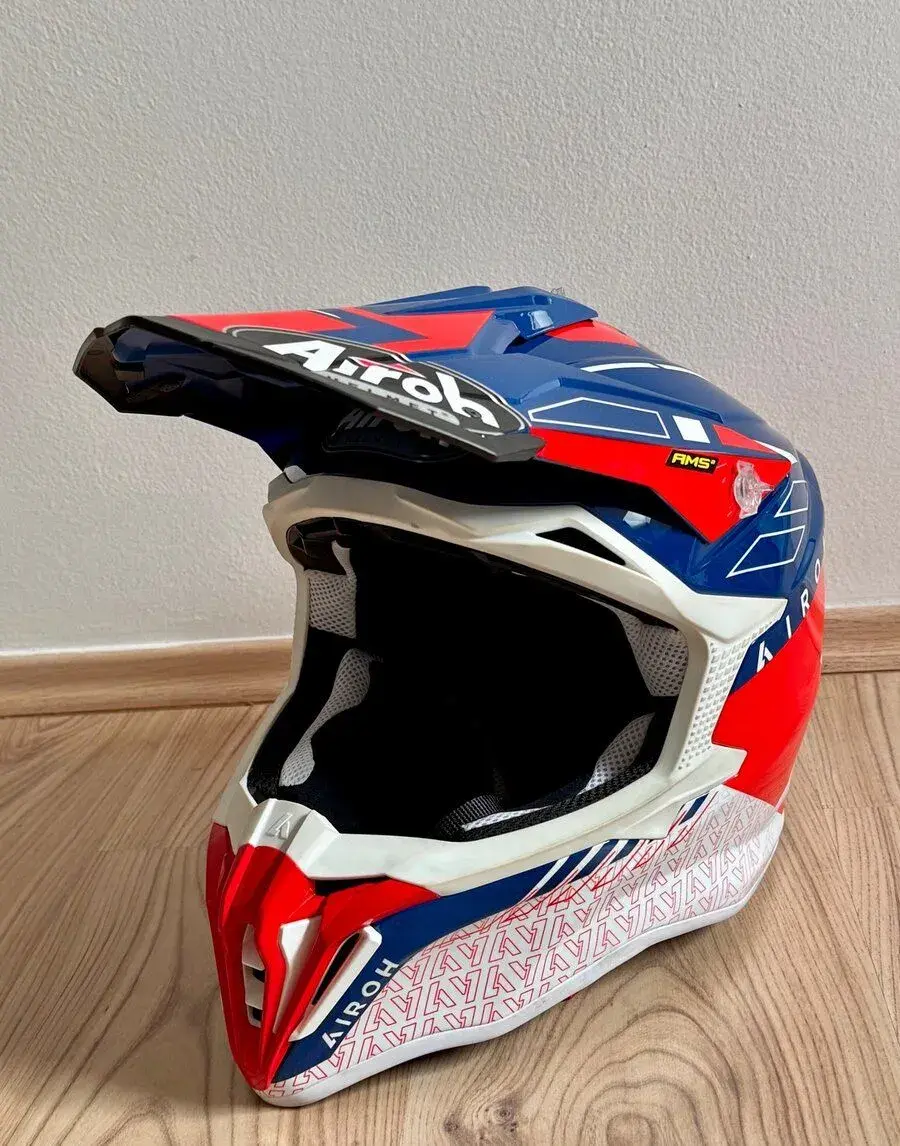 AIROH přilba Strycker Skin gloss red
