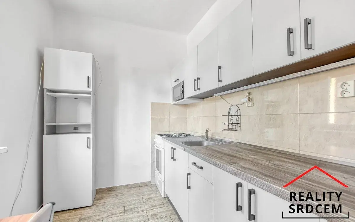 Pronájem bytu v os. vlast. o velikosti 2+1+lodžie/57m2 na ul