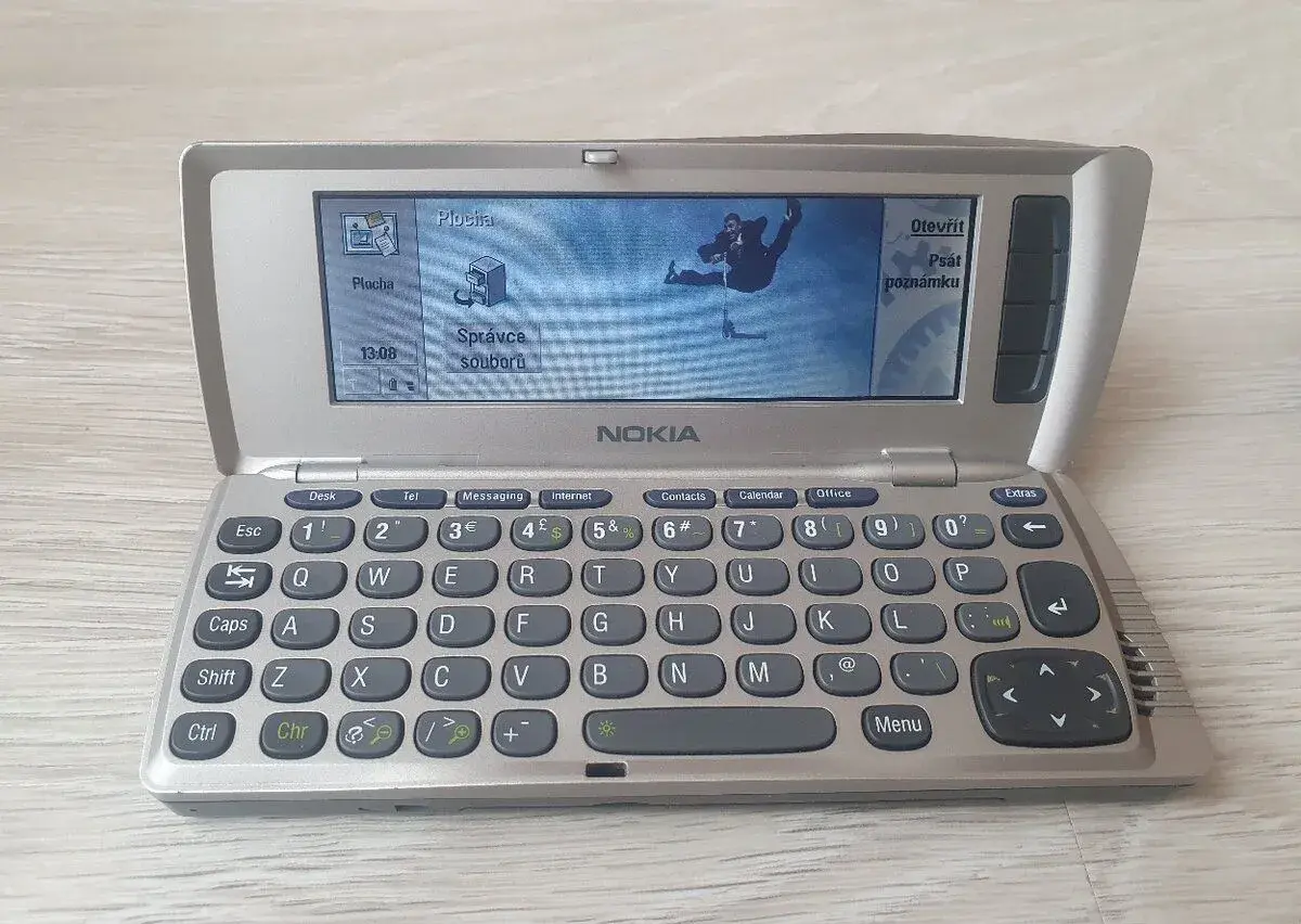 Nokia 9210 komunikátor - pěkný stav, v čj, baterie i adaptér