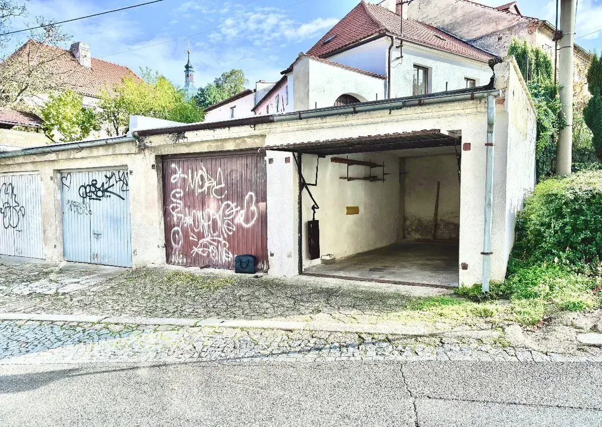 Pronájem garáže – Brandýs nad Labem, Krajířské náměstí