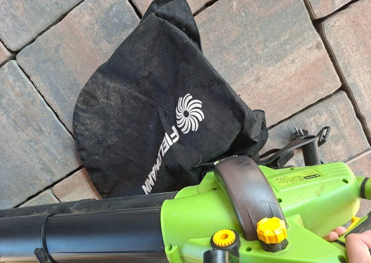 Fukar/vysavač na listí